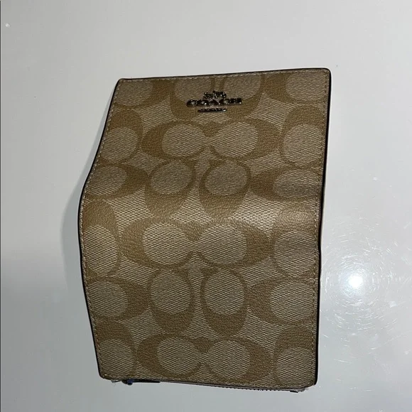 Coach Beige Signature Wallet NWOT - Picture 3 of 8